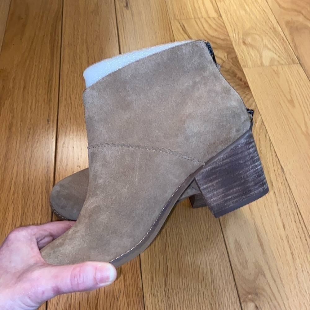 NEW without box TOMS Leila Bootie in Toffee Suede size 6- marked as sample - Picture 5 of 11